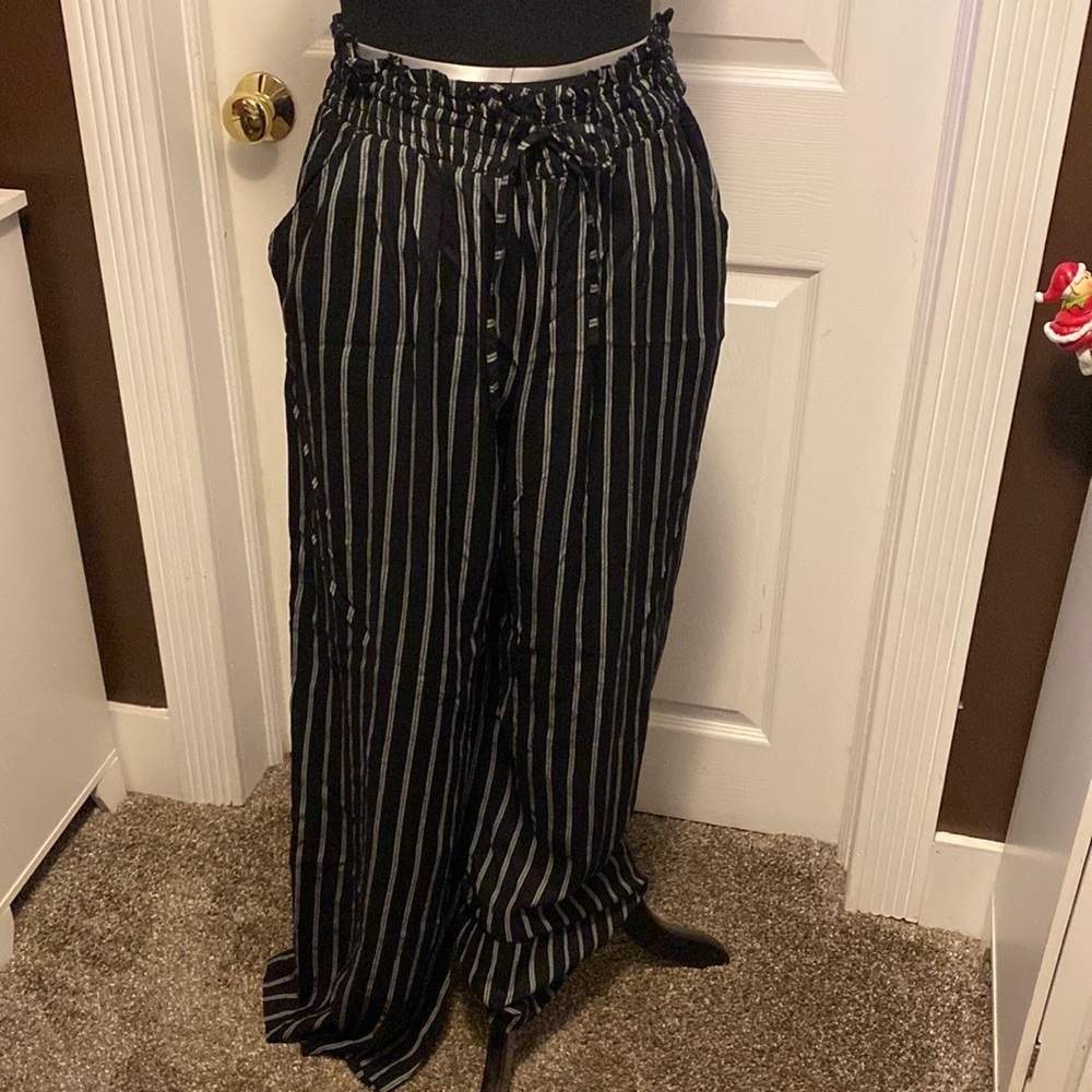 SO Wide Leg High Rise Pants Relaxed Hip & Thigh sz XL Black White Stripes NWT